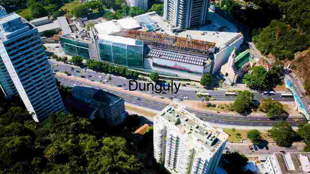 Busy urban road, day time