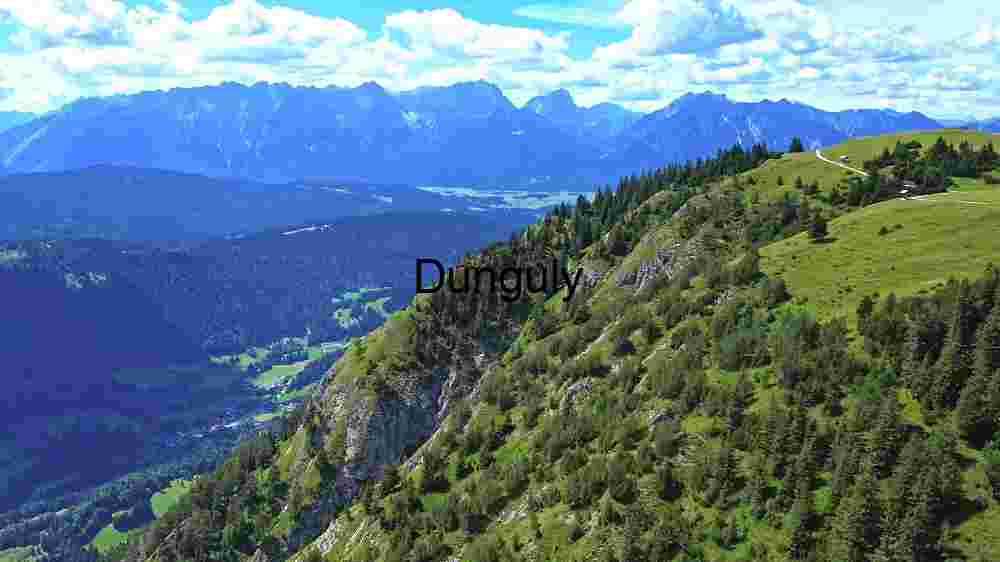 Alpine Vista: Nature's Grandeur