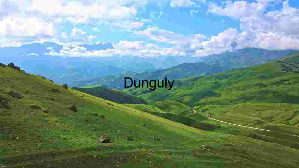 Emerald Expanse: The Panoramic Vista of Verdant Hills