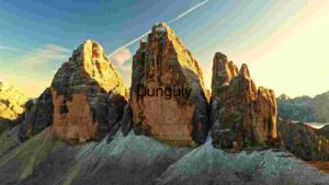 Majestic Mountain Peaks at Sunset