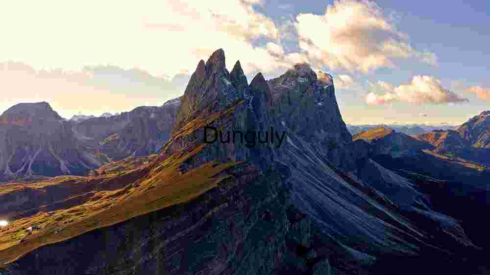 Majestic Mountain Peaks at Sunset