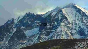 Majestic Mountain Peaks at Dusk