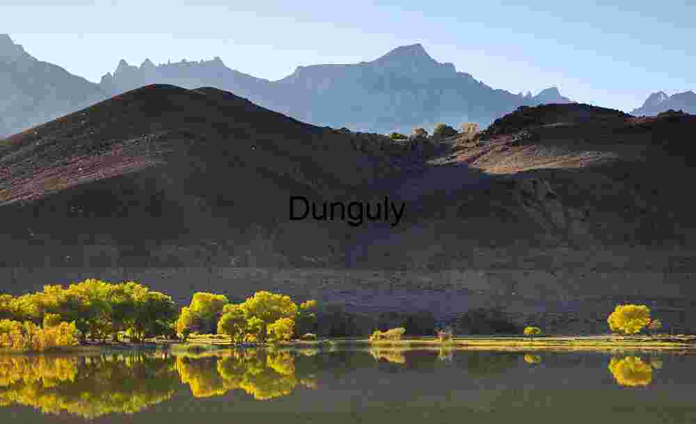 Golden Autumn Reflections – Alpine Mountains, Vibrant Trees, and Tranquil Lake Landscape" Structured for maximum keyword density while retaining editorial elegance.