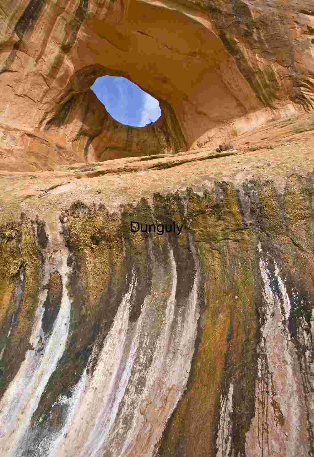 Bowtie Arch, Unique Sandstone Formation & Mineral Stains