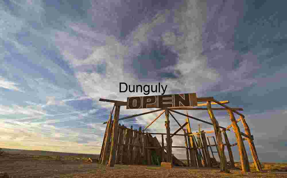 Navajo stall near entrace to Monument Valley