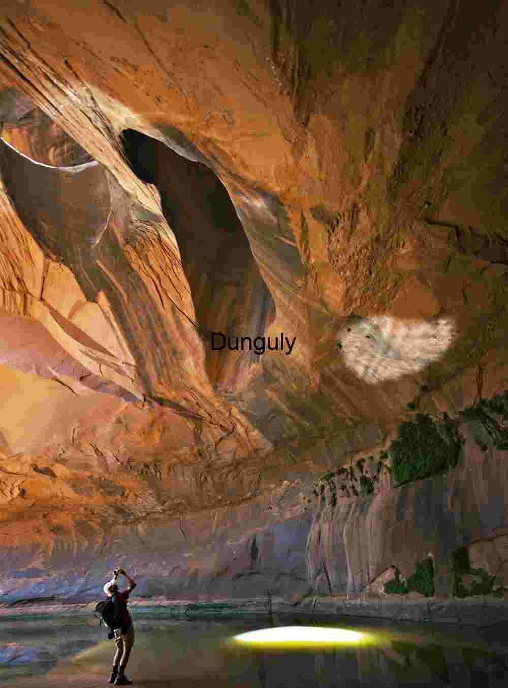 Golden Cathedral Sunbeam | Photographer in Utah Slot Canyon