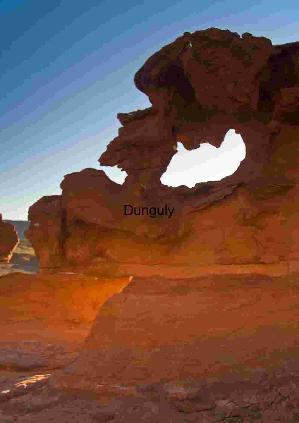 Plateau light | Dinosaur Rock Formation at Sunset - Valley of Fire State Park