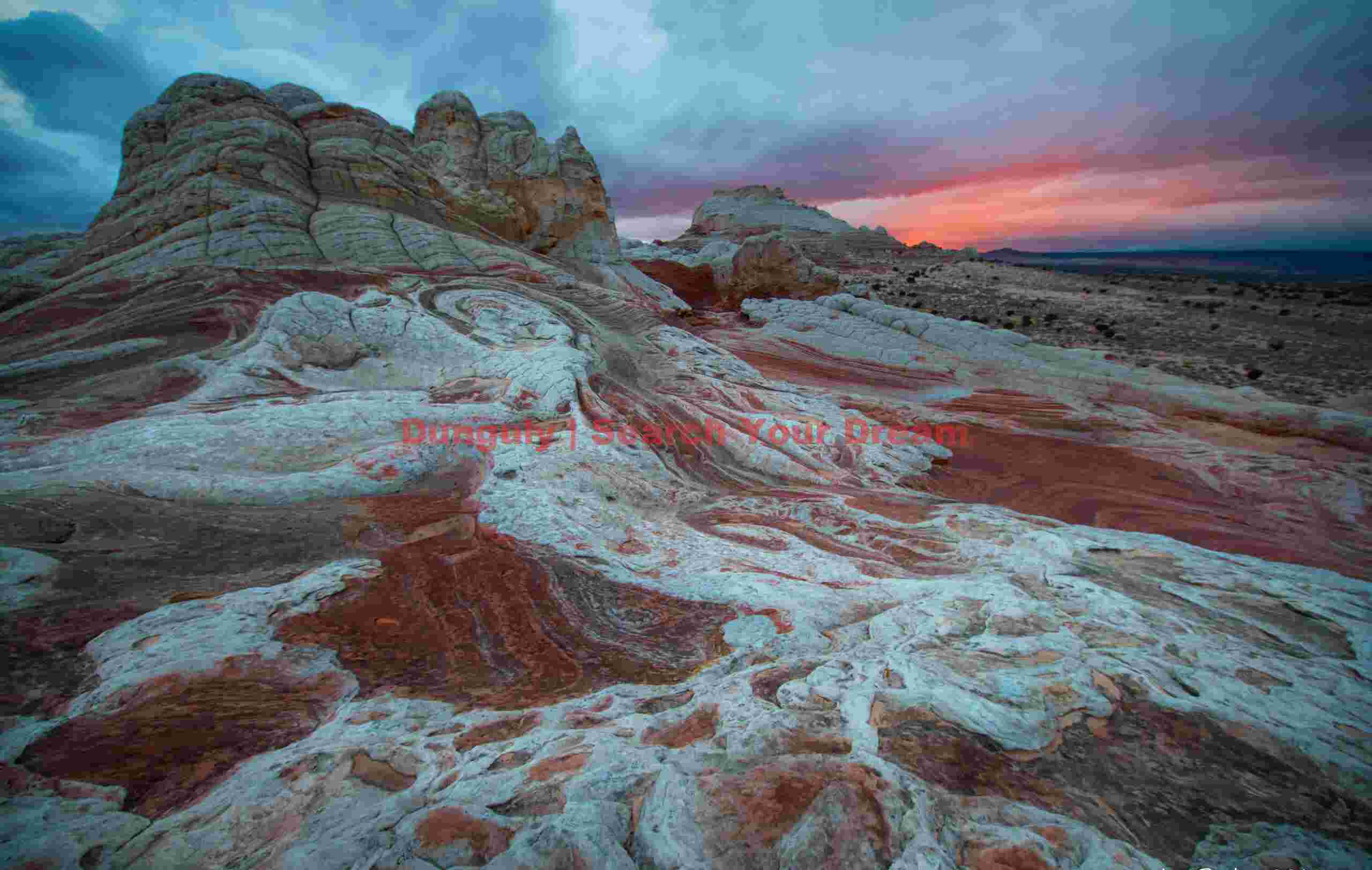 A fleeting sunset over the twisted sandstone