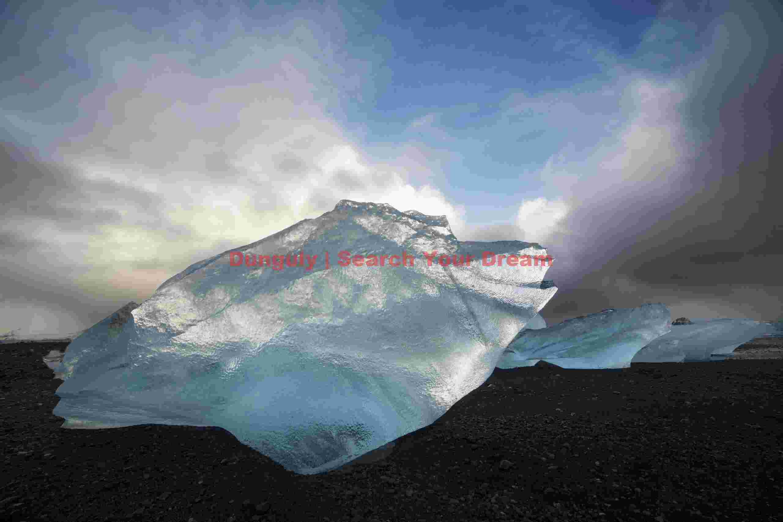 Glacial Ice Formation at A sequence of blue-refracting Jökelbergs