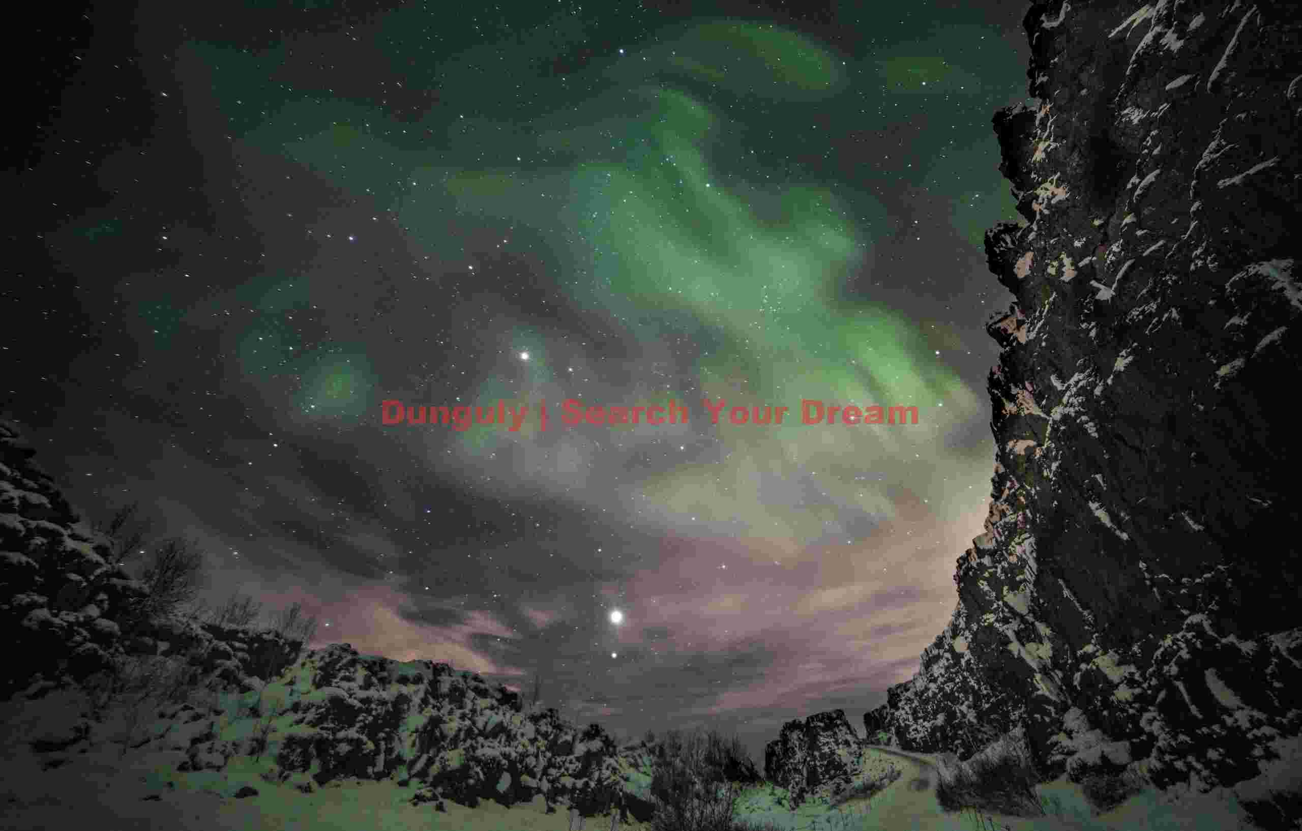 Aurora Between Continental Divide at Þingvellir