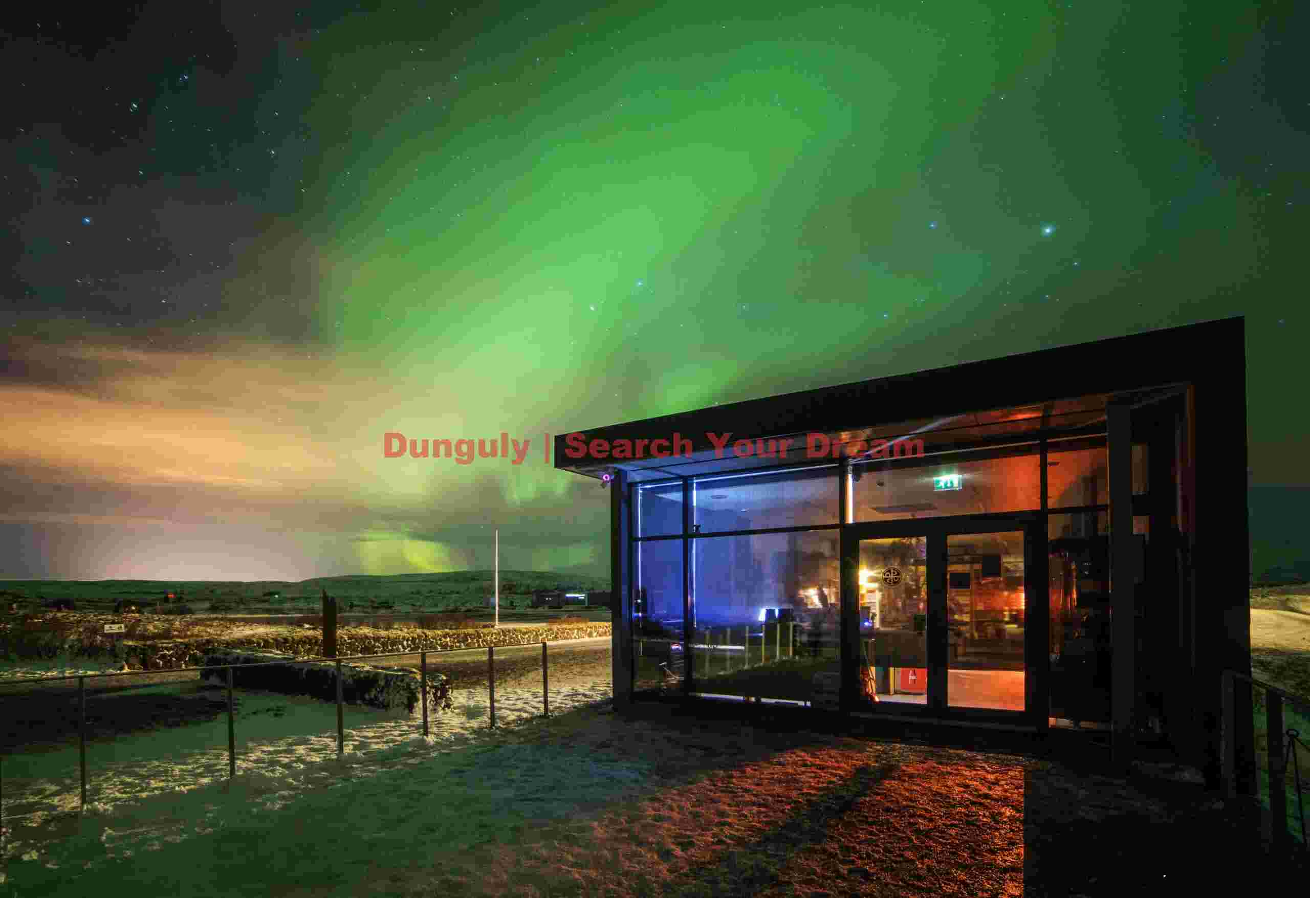 Aurora over the visitor center; Þingvellir