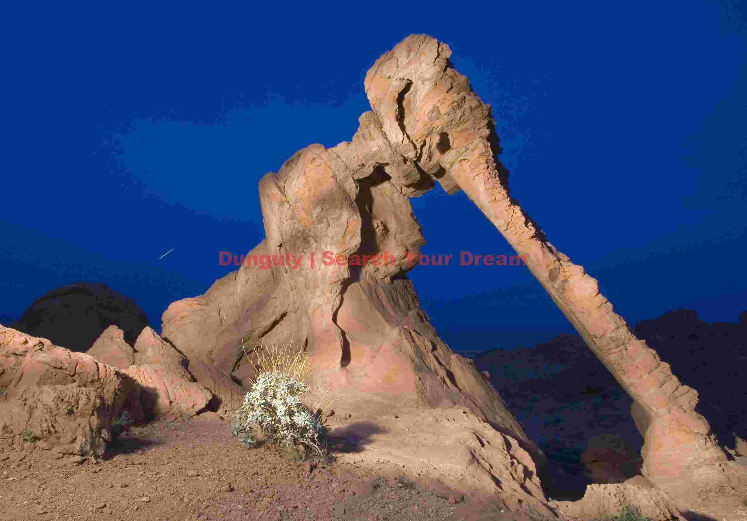 Elephant Arch - Valley of Fire State Park - Nevada