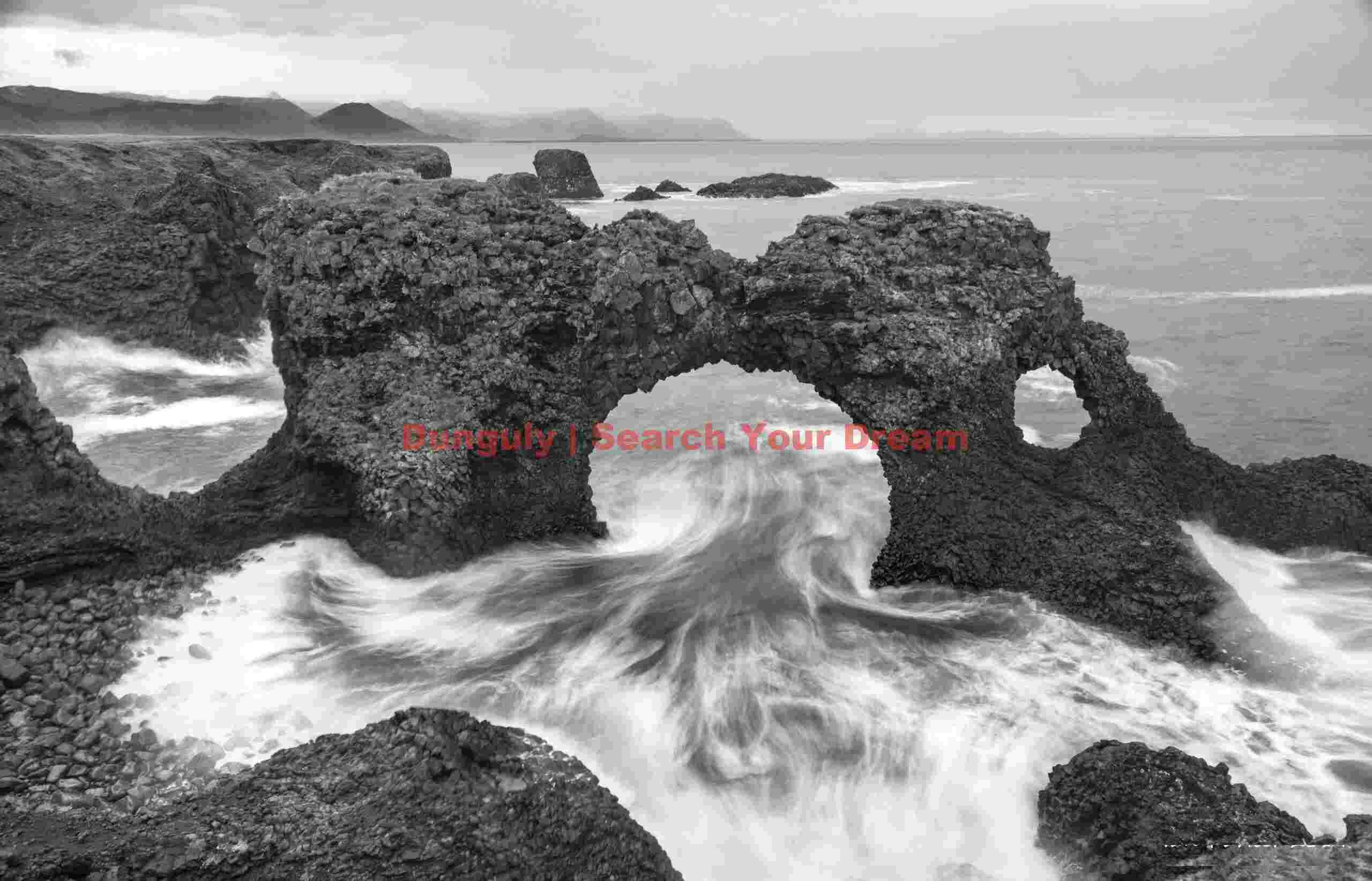 Gatklettur sea arch; Arnastapi