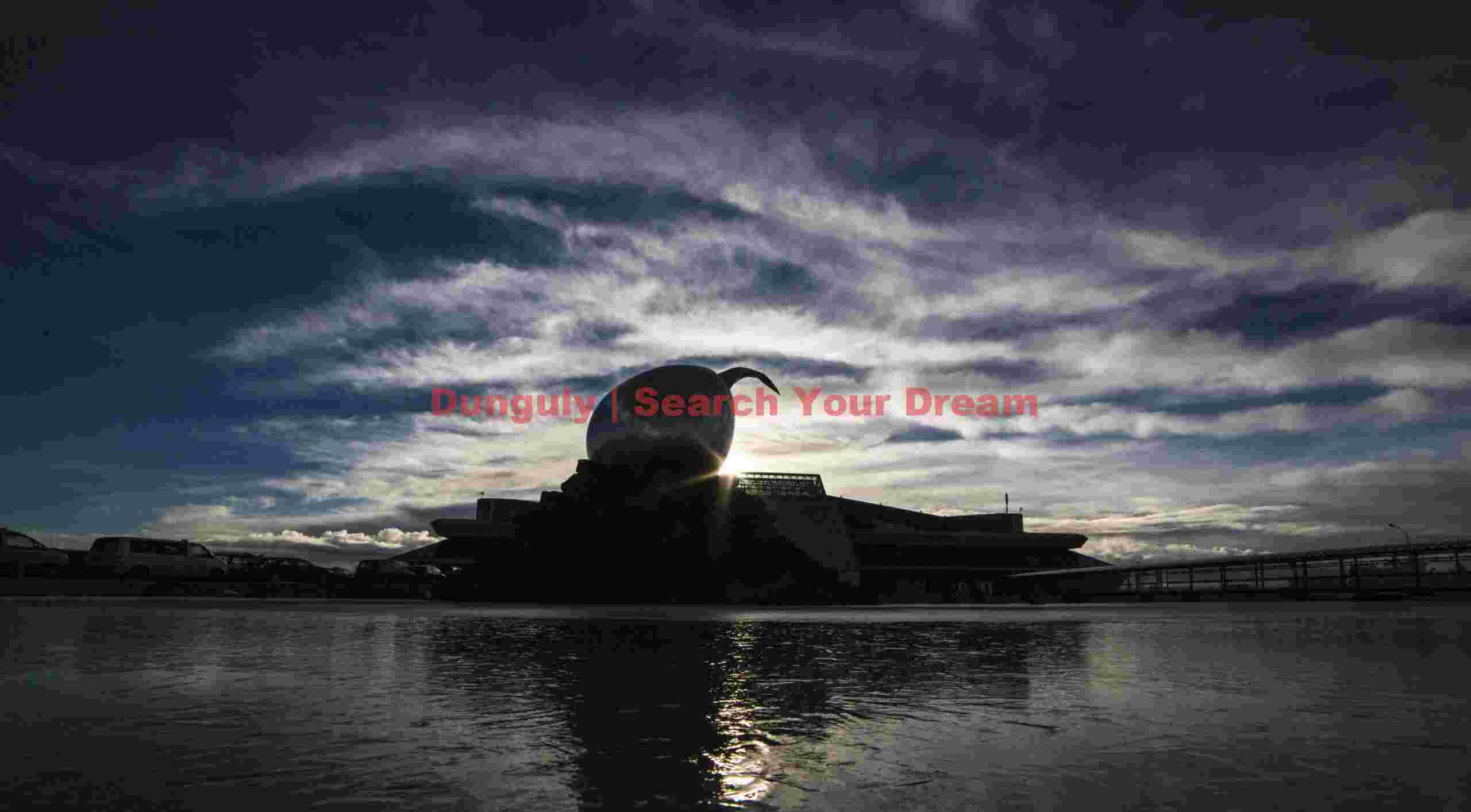 The 'Jet Nest' egg sculpture; Keflavik Airport