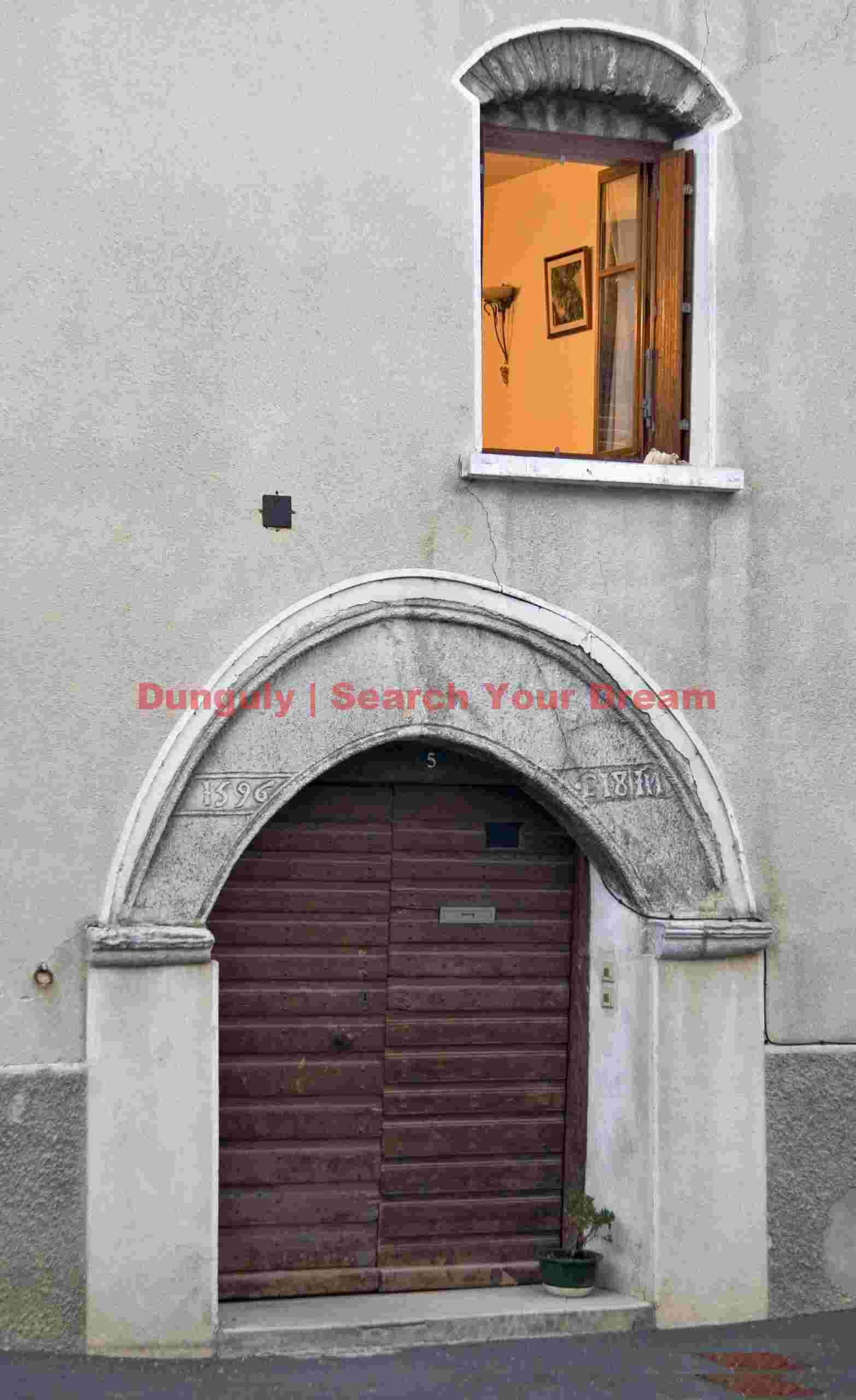 Aussois - Orange Window