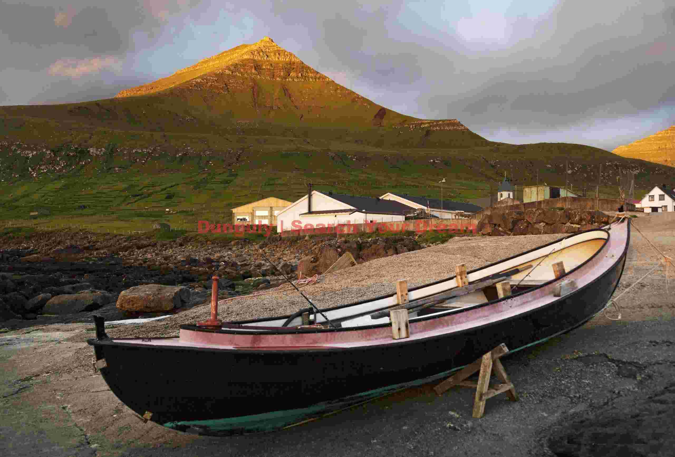 Boat at Gjógv harbour